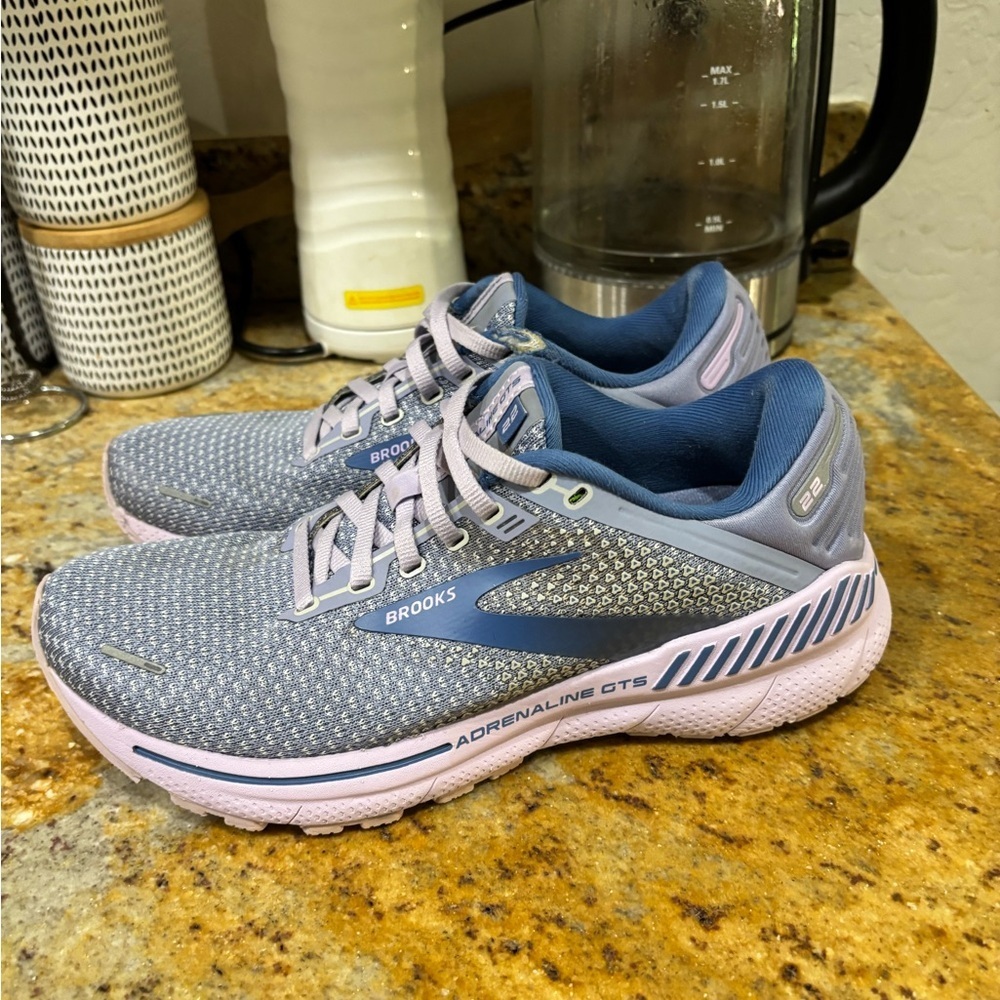 Brooks Adrenaline GTS size 9 - Picture 3 of 9